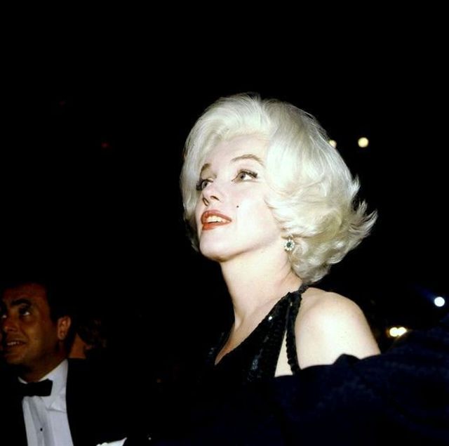 Intimate Photos of Marilyn Monroe and Her Date José Bolaños at the Golden Globe Awards in 1962 – C1
